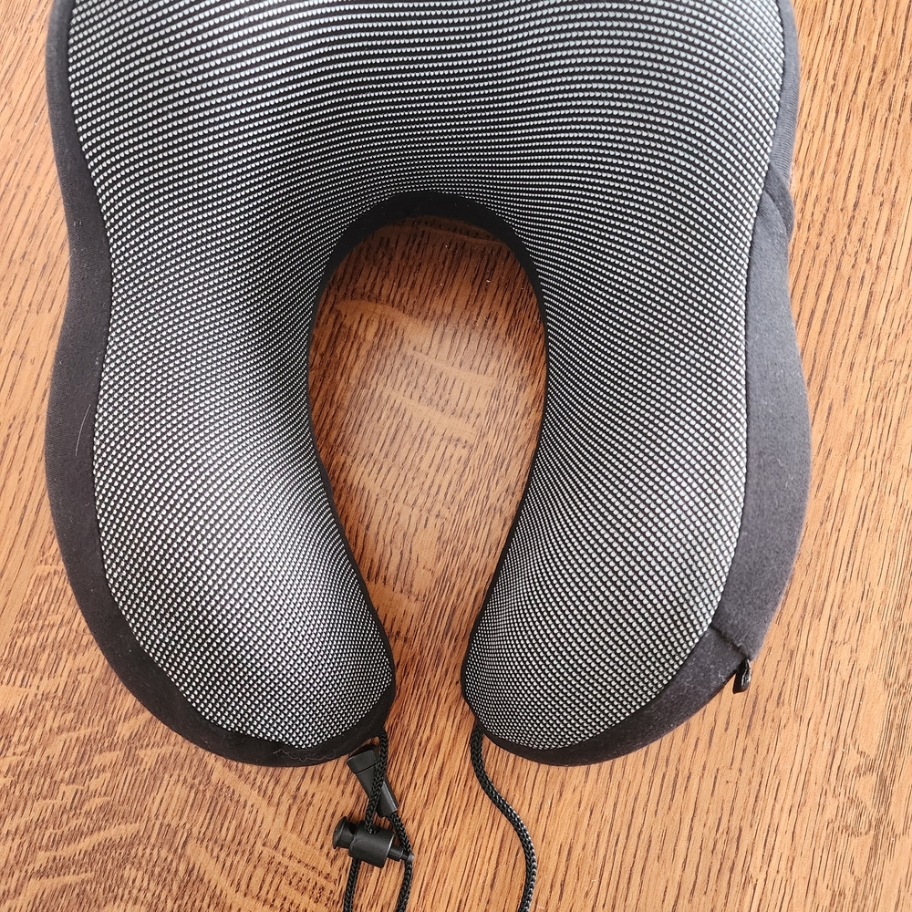 Travelon Black and White Neck Pillow